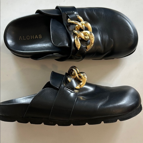 ALOHAS Shoes - ALOHAS Black Slides with Gold Chain Detail